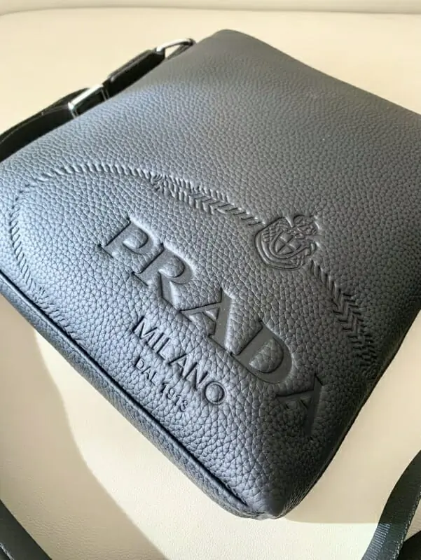 prada aaa homme mini sac a main s_117aa263